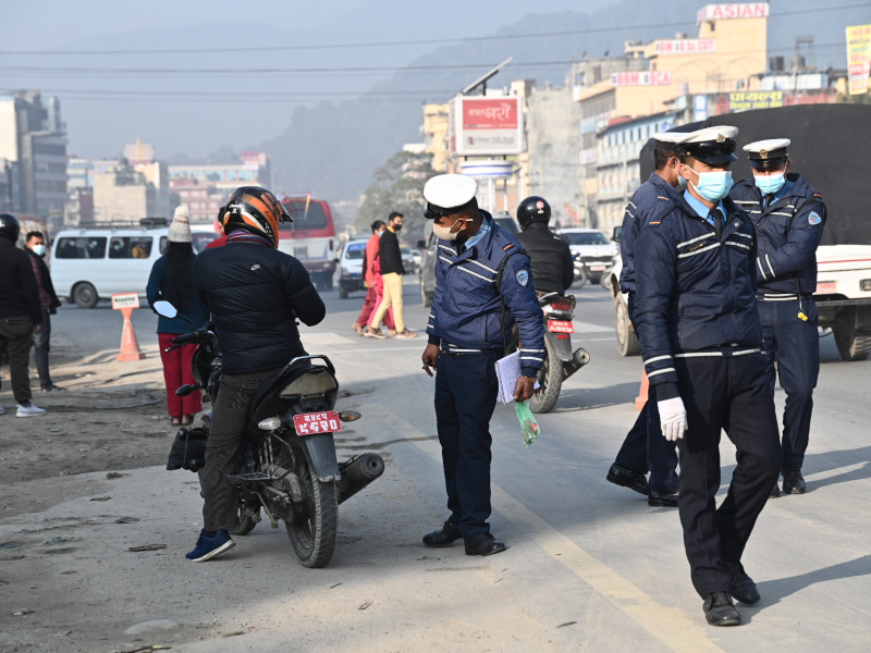 एकै दिन १४ सय चालक कारबाहीमा, नम्बरप्लेट स्पष्ट नराख्नेदेखि दिउँसै रक्सी खानेसम्म